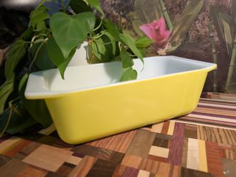 Vintage Pyrex 913 Yellow Loaf Pan