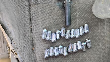 Lug Nuts M12 x 1.25