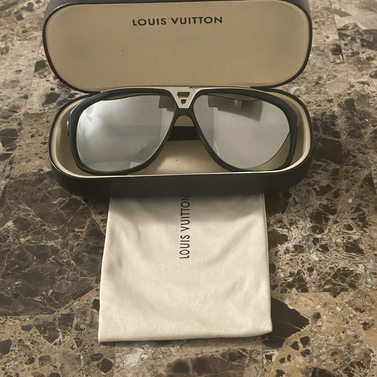Louis Vuitton : Louis Vuitton Evidence Black
