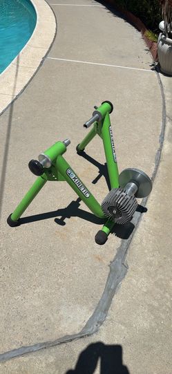 Kinetic road machine fluid bike Trainer