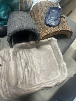 Animal Thrive Wood and Metal Hides, Food And Water Bowls