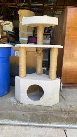 Cat scratcher tower