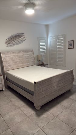 Rustic Ashley Furniture Queen Bed with Mattress