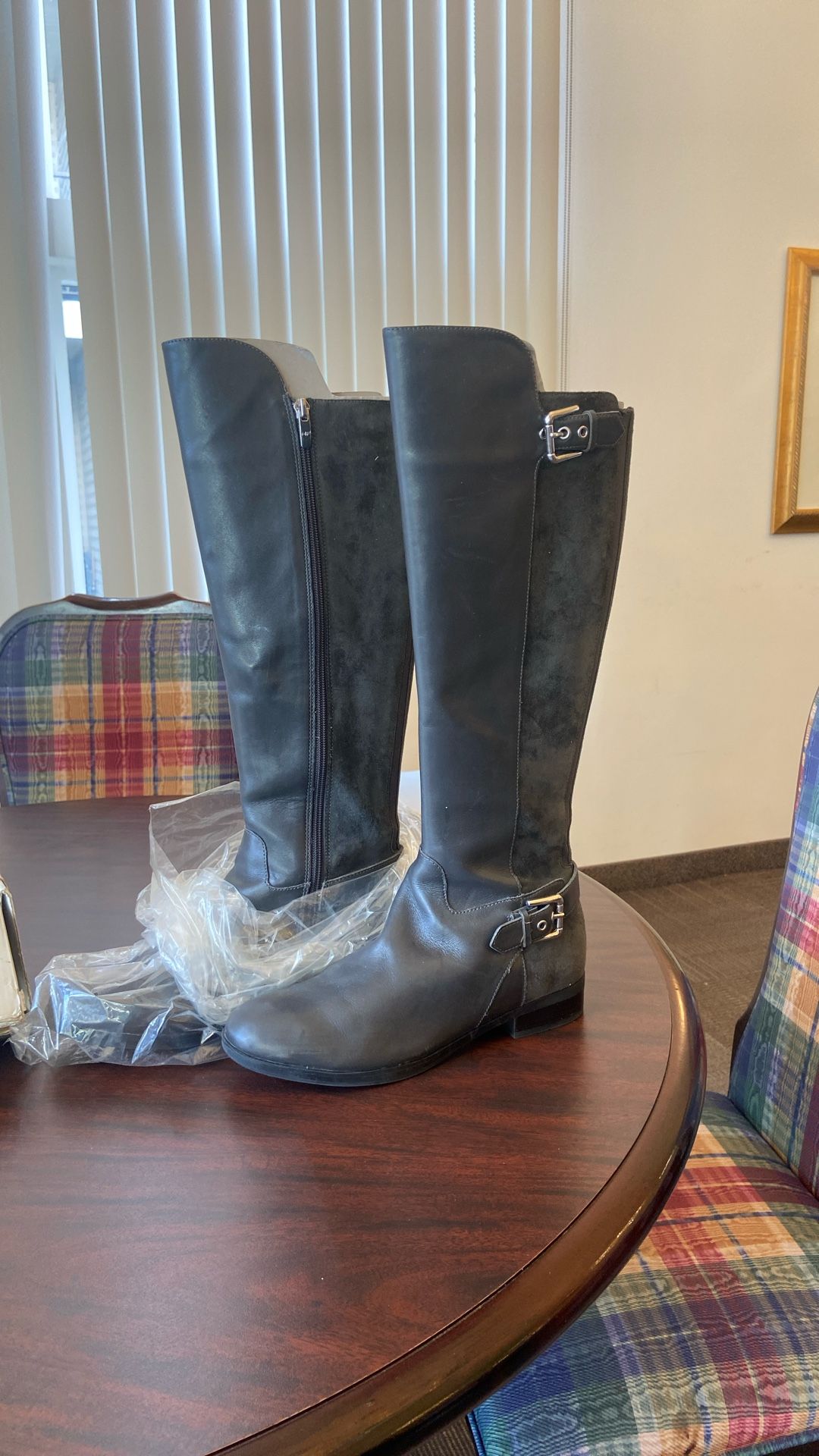 New Marc Fisher blk boots