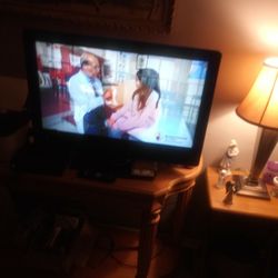 36 Inch Element Flat Screen W Apex Digital Tv Converter Box 