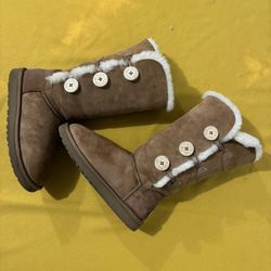 Uggs Boots Woman’s Size 7 