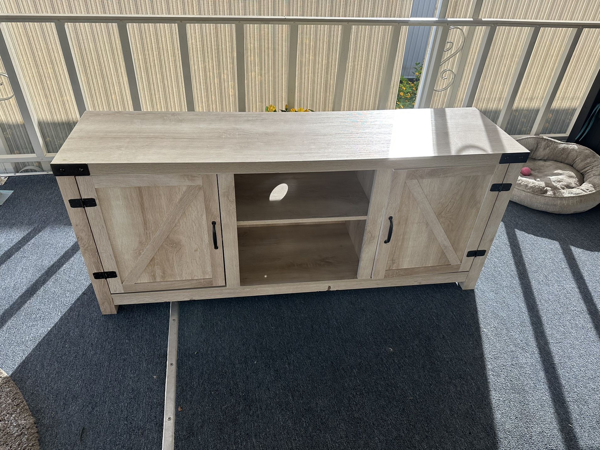 TV Stand/Entertainment Center Free