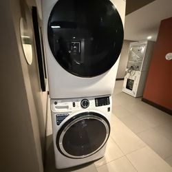 GE washer and dryer combo set