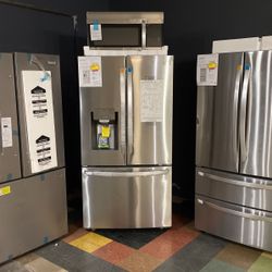 Refrigerator And Matching Microwave Over The Range‼️‼️