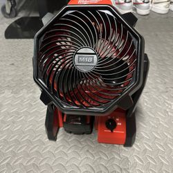 Milwaukee M18 Job site Fan With 5ah Battery And Charger Like New
