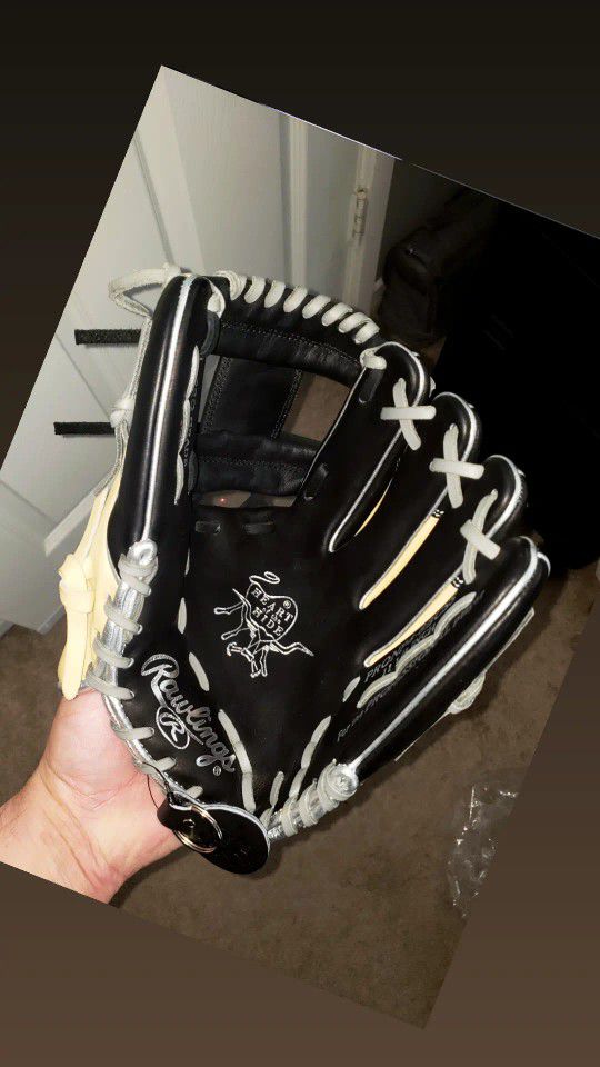 Rawlings Heart of the Hide 11.5inch Baseball Glove 