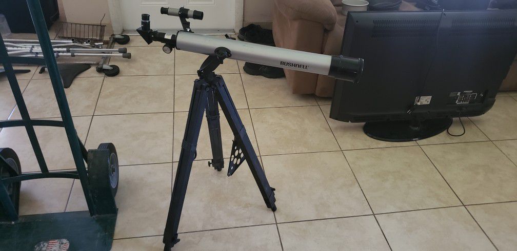 Bushnell Telescope With Expandable Tripod