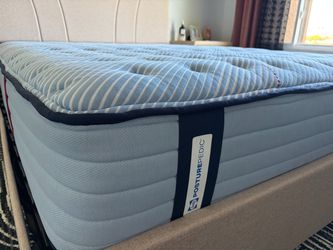 Queen mattress medium firmness - Sealy Posturepedic Ashurst II
