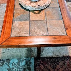 Coffee Table/End Table/Rug & Lamp $120