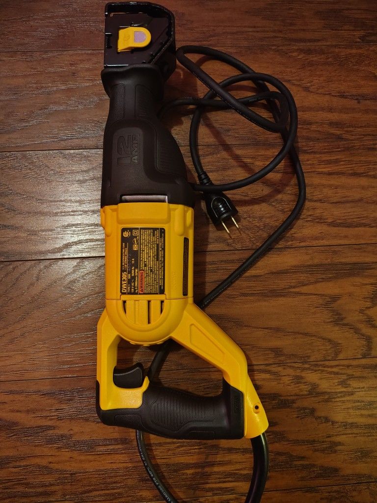 DeWalt Saw