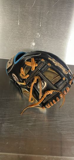 Used in good condition Rawlings R2G heart of the hide pror204u-2cbc 11.5 baseball glove, black and tan with blue piping and leather color laces.