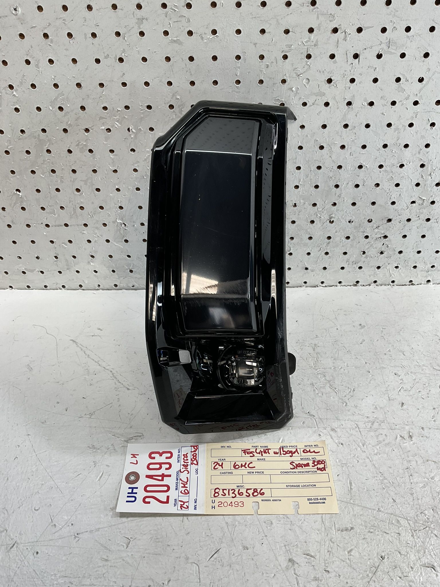 2024 2025 GMC SIERRA 2500HD LEFT SIDE FOG LIGHT LAMP OEM 