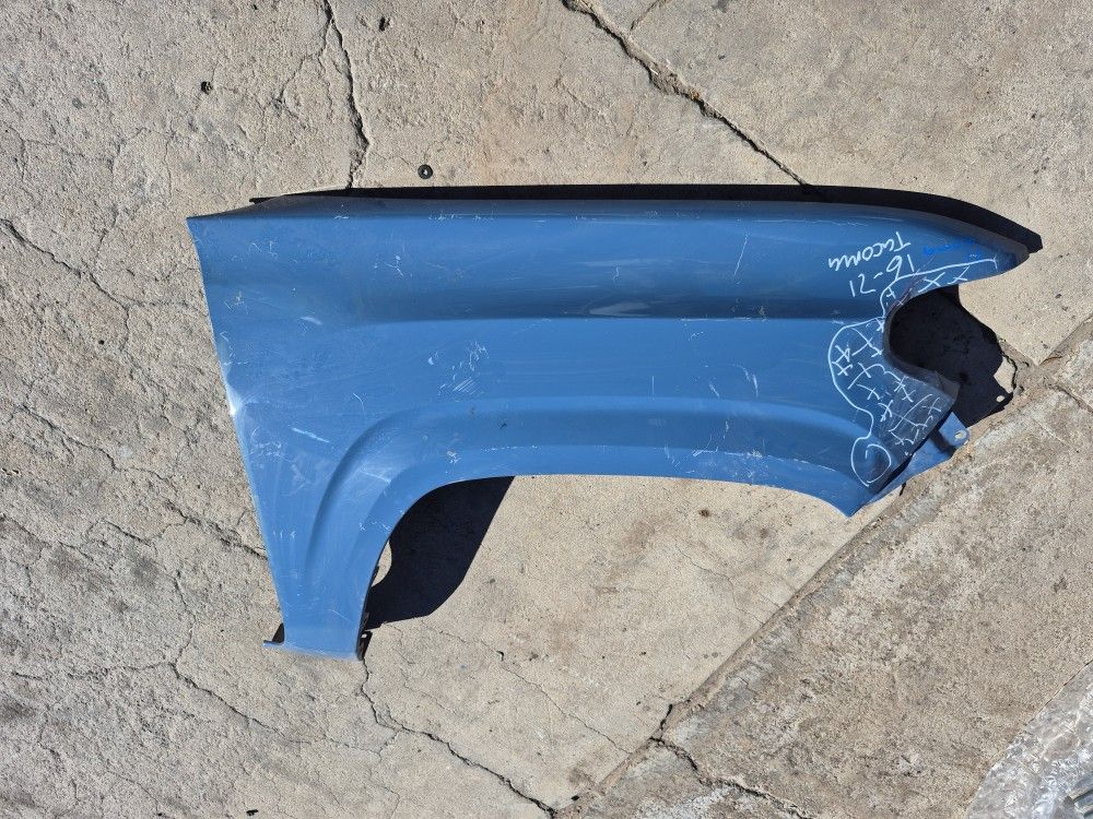 Toyota Tacoma Right Fender Oem