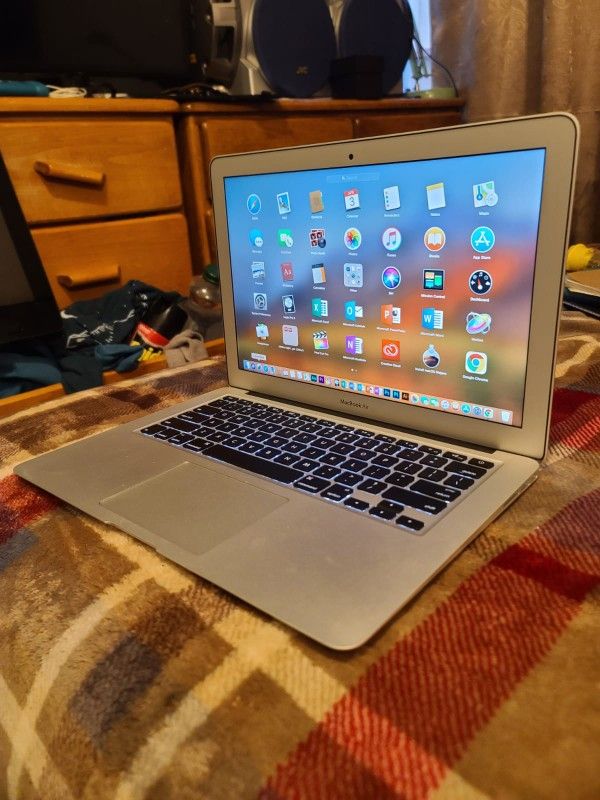 Laptop Apple Macbook Air 2015 De 13 Pulgadas Procesador Intel Core i5 Con Programas