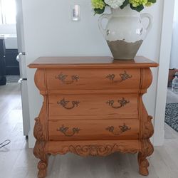 REAL WOOD ANTIQUE DRESSER