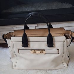Coach Swagger 37 Bag White Pebbled Leather