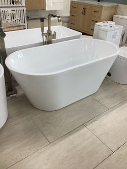 59” freestanding tub , acrylic, center drain, available for pick up