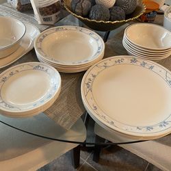 Dinnerware set