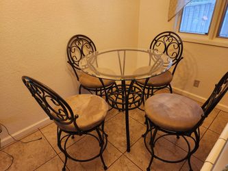 Table with 4 stools.