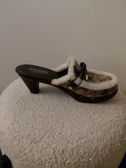 New coach size 8