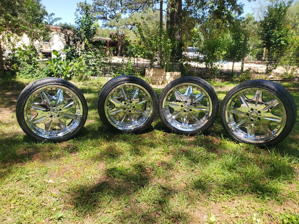 Stagger Rim 20 Inch Staggered Rims And Tires 5x114.3 for Sale in Conroe, TX - OfferUp