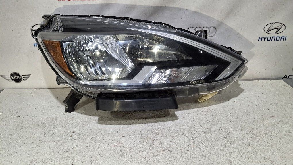 Nissan Sentra Headlight Right Passenger Side Headlight Assembly For 2016-2019 Nissan Sentra - Halogen, Black Housing, Direct Fit 2017 Sentra Headlights - Foto 3