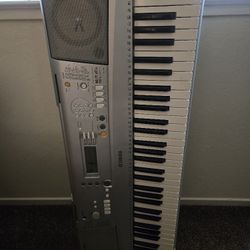 Fully Functional YAMAHA keyboard 