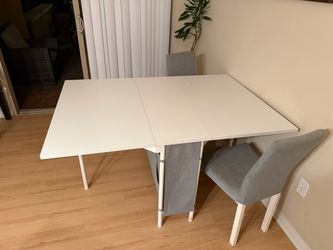 Foldable dining table