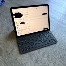 Apple iPad Air 4th Gen 64GB Space Gray Wi-Fi (MYFM2LL/A) + Smart Keyboard Folio - Excellent