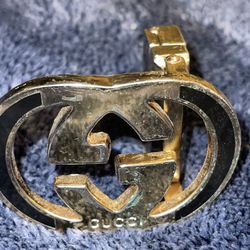 GOLD GUCCi BELT BUCKLE 