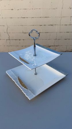 two-tier serving stand / dessert tray