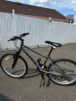 Huffy 24 in mountain bike excellent condition