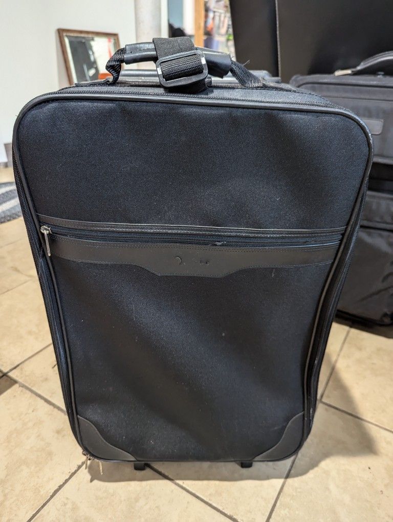 Black suitcase luggage
21x13x8
