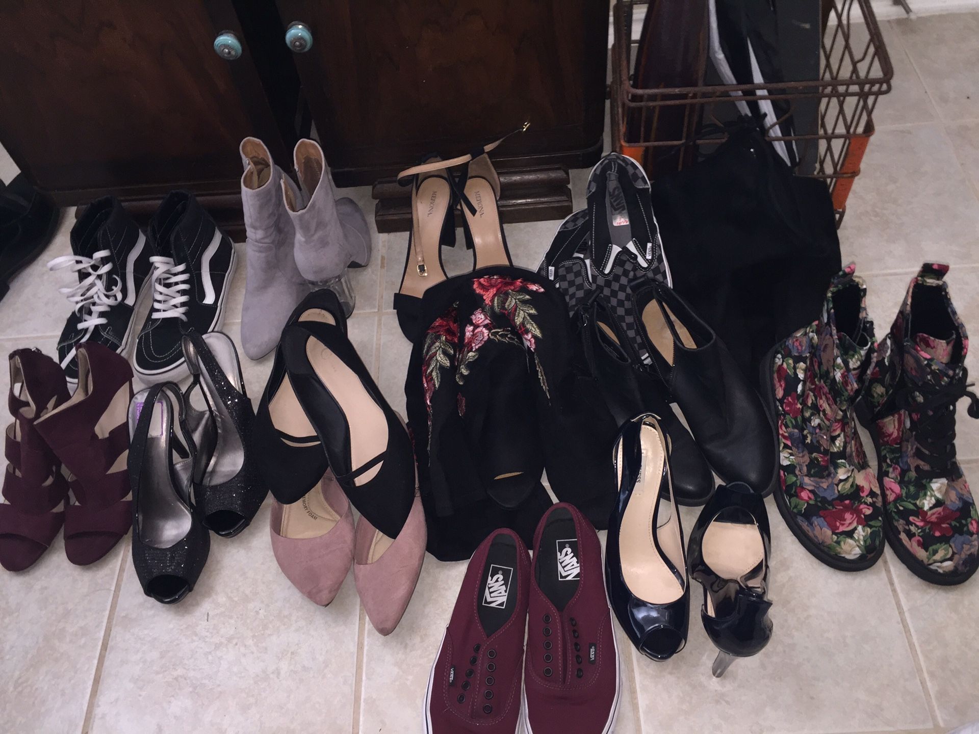 Women’s shoes/vans/heels/boots/flats size 10-11