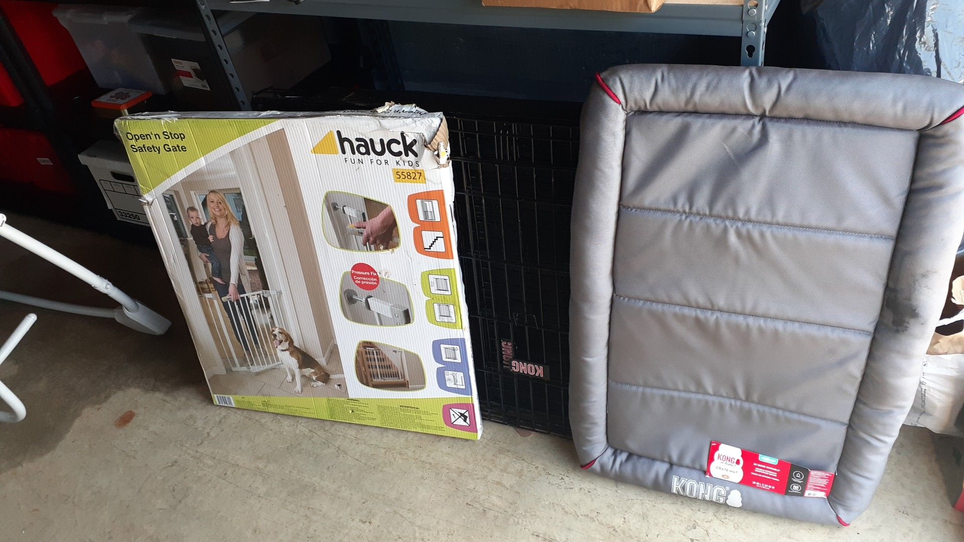 Large Kong Dog Crate With 2 Kong Crates Mats & A Open'N Stop Safety Gate! for Sale in PA, US