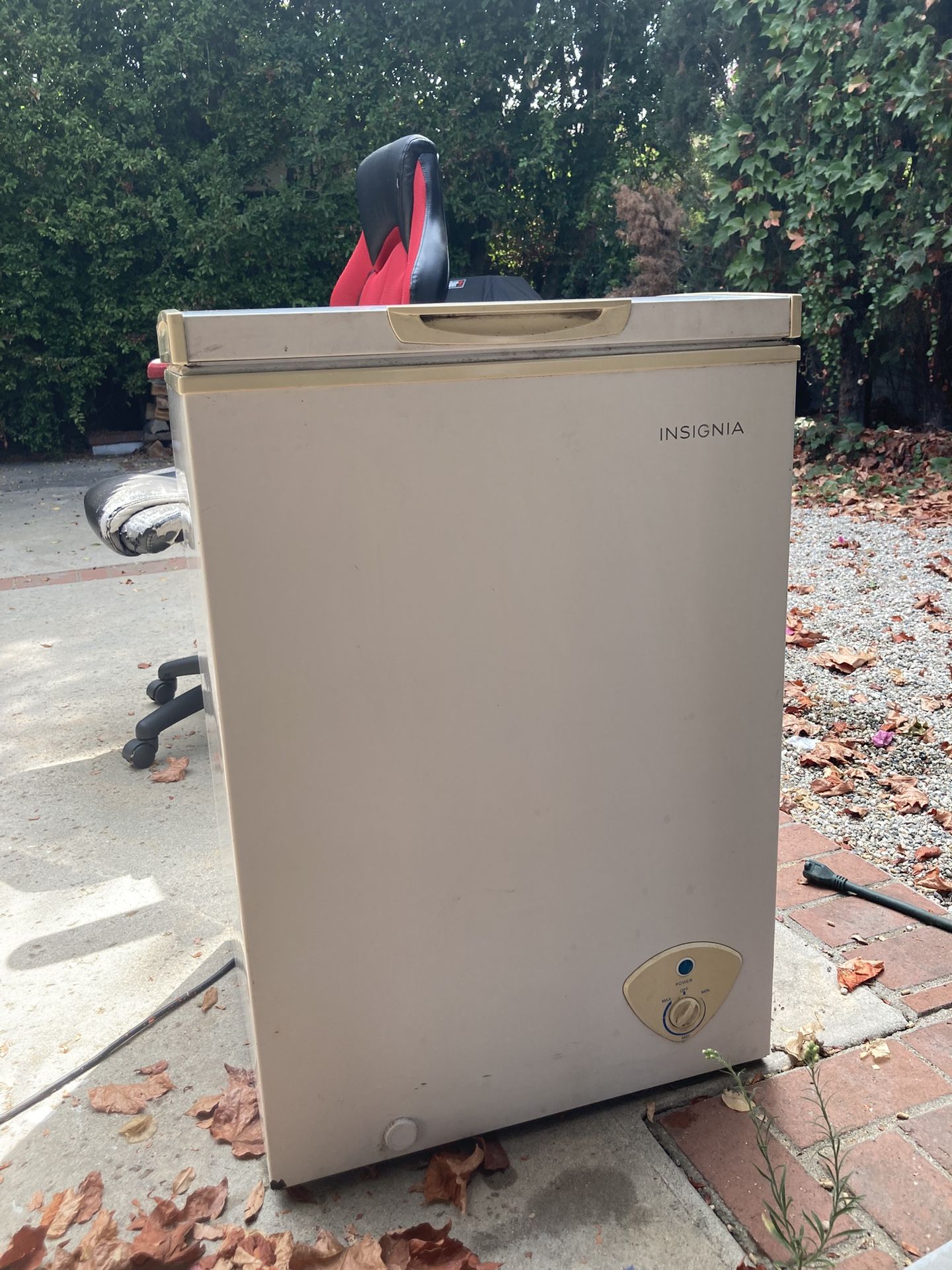 Chest freezer — 3.5 Cubic feet