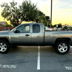 2011 Chevy Chevrolet Silverado LT V6 Clean Title