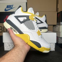 Jordan 4 Vivid Sulfur 