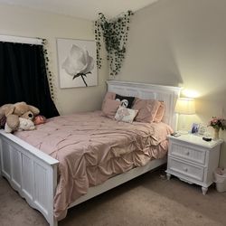 Beautiful Queen Size Bedroom Set