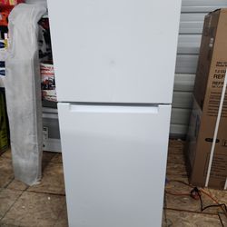 BRAND NEW Vissani
10.1 cu. ft. Top Freezer Refrigerator in White Garage Ready