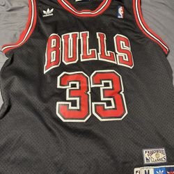 Vintage Scottie Pippen Jersey