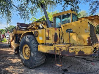 Caterpillar 615 dirt scraper