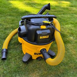 DEWALT 9 Gallon Wet/Dry VAC, Heavy-Duty Shop Vacuum with Attachments, 5 Peak HP, with Blower Function