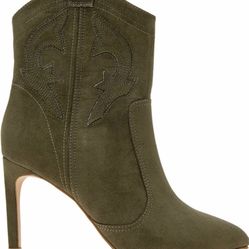 BCBGeneration Women's  Fashion Boot 