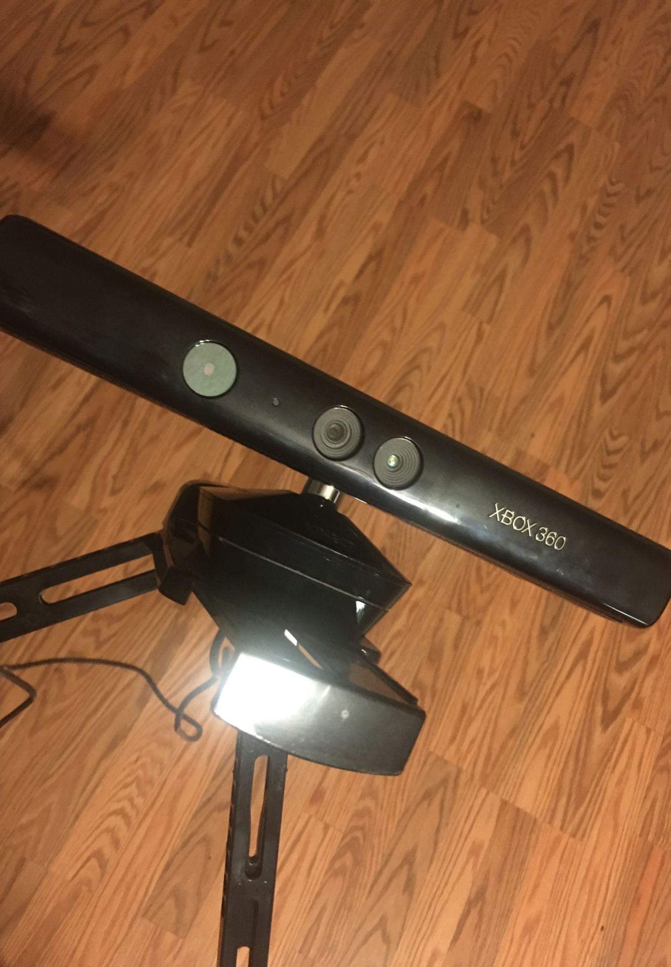 Xbox 360 Kinect with tv mount